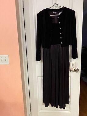 Jessica Howard Black Velvet Two-Piece Evening Dress